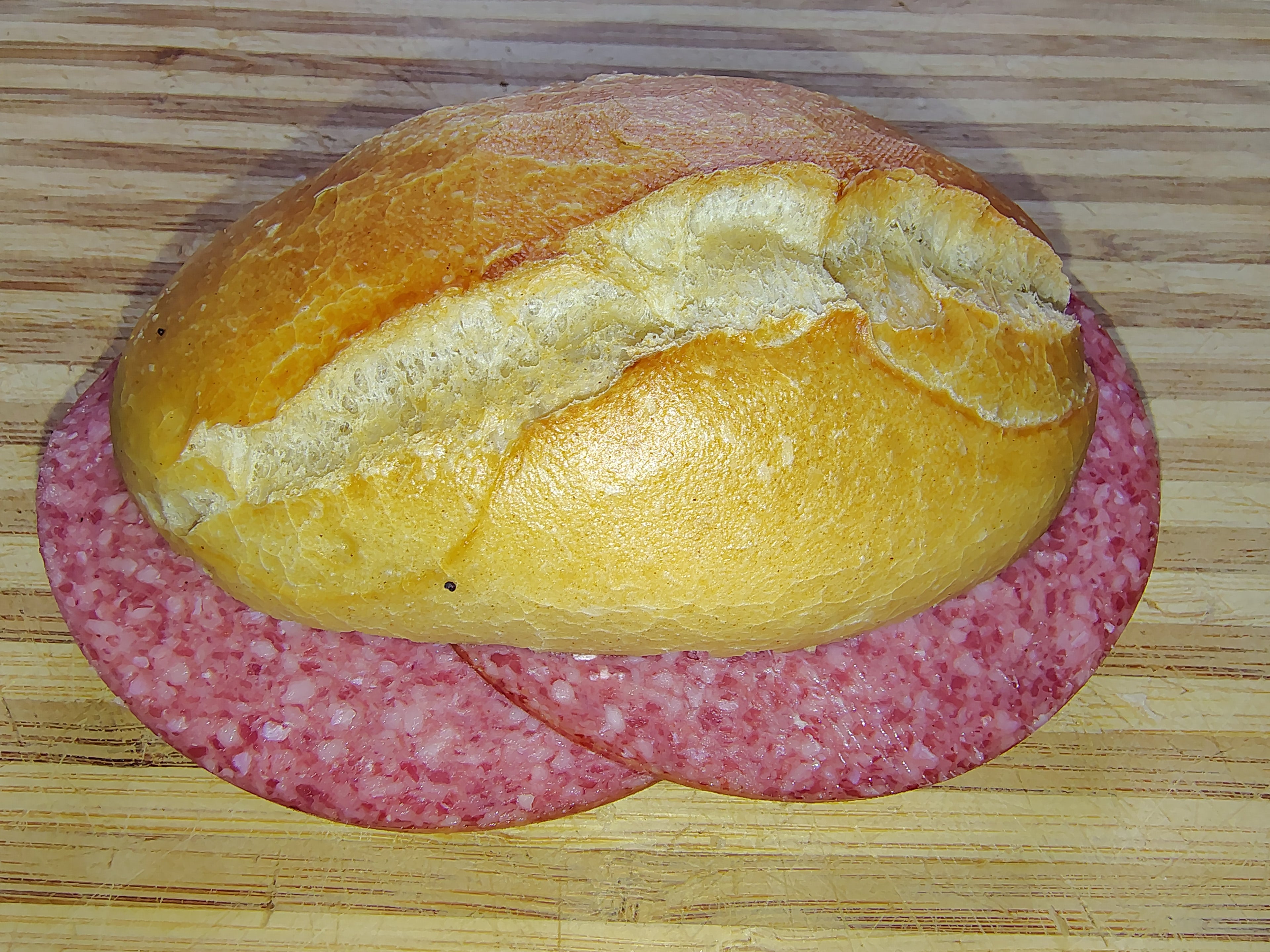Brötchen Salami